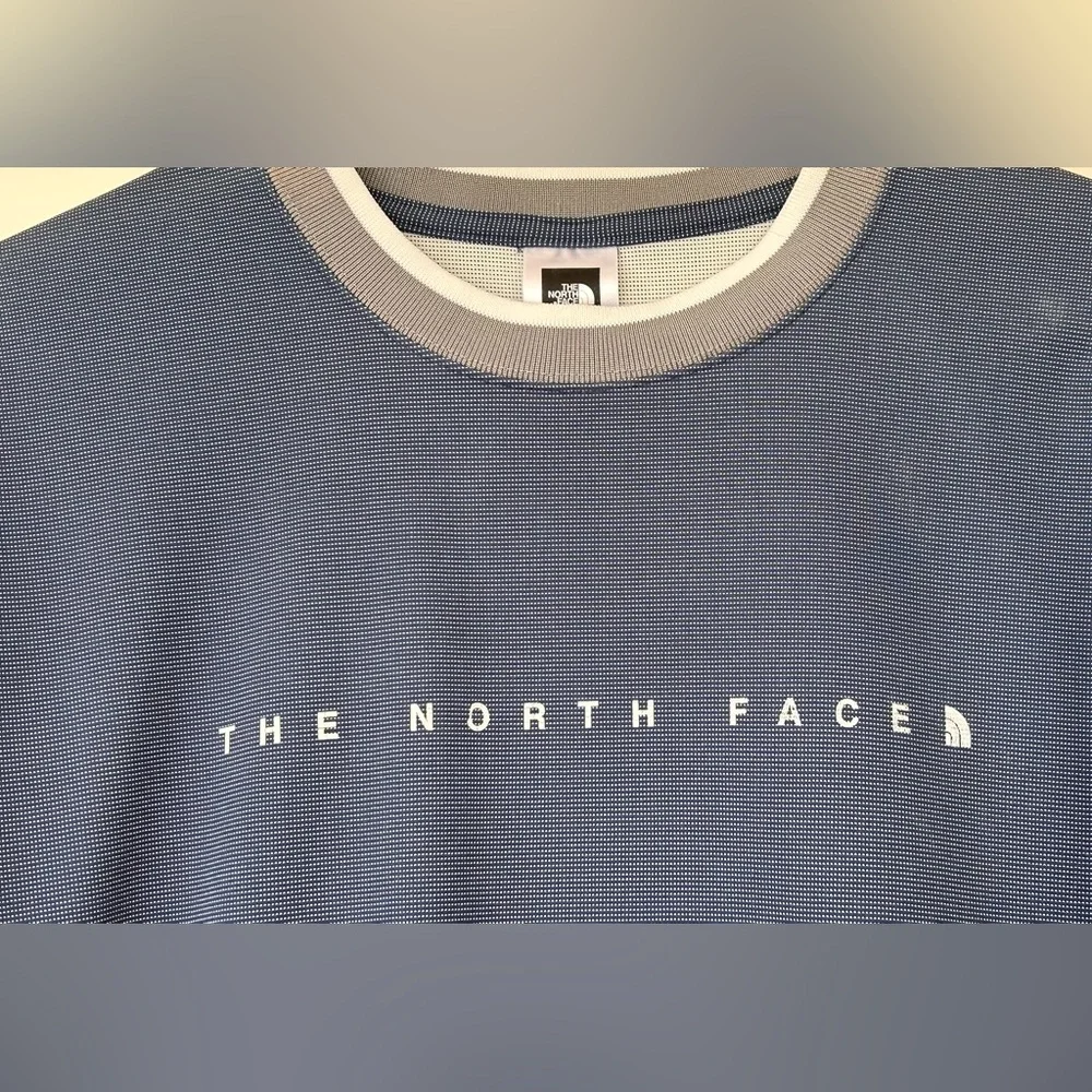The North Face Men’s Pullover Short Sleeved Size Medium‎